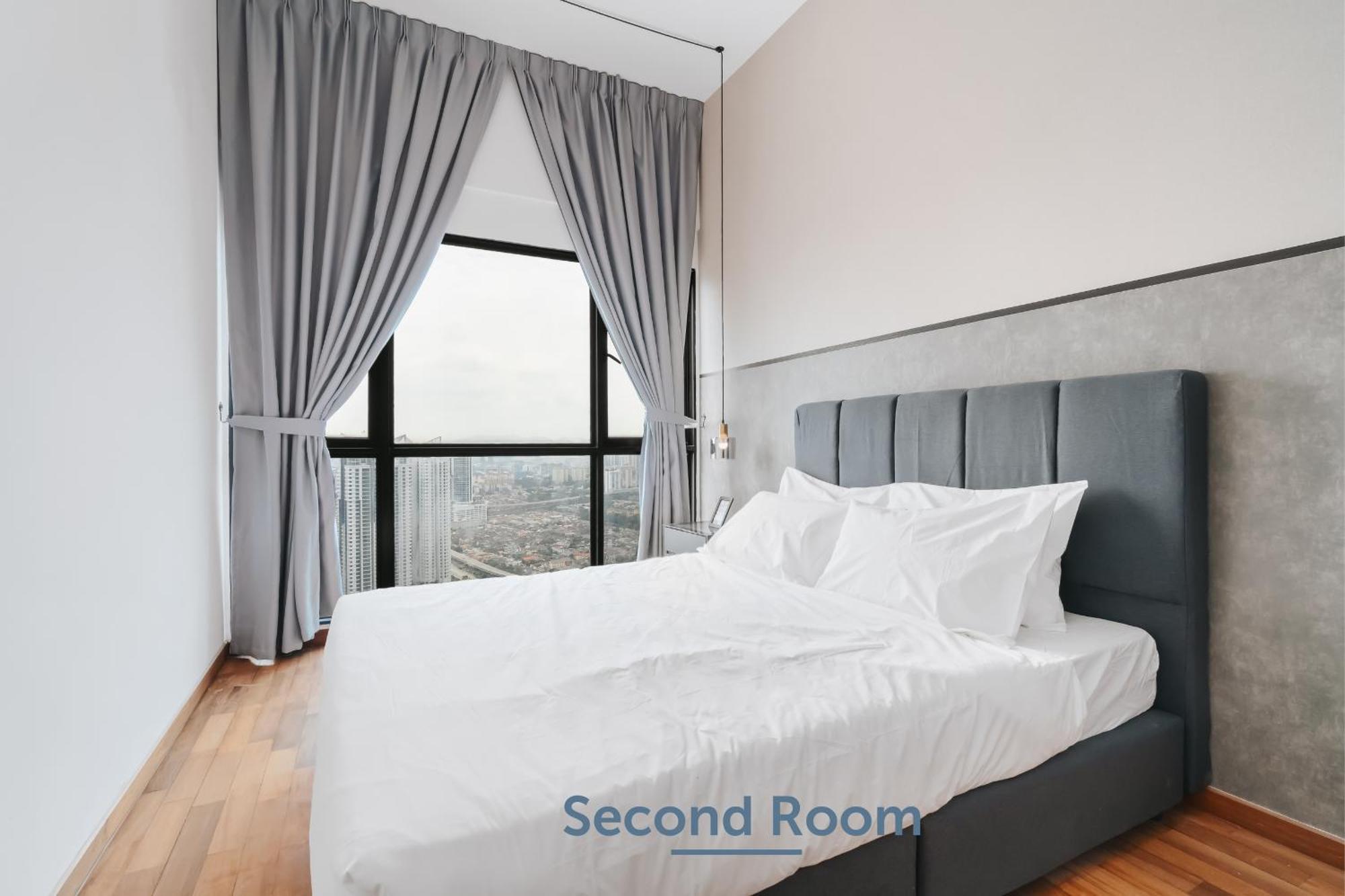Nowhere 2br 4pax With Balcony Reizz Jalan Ampang