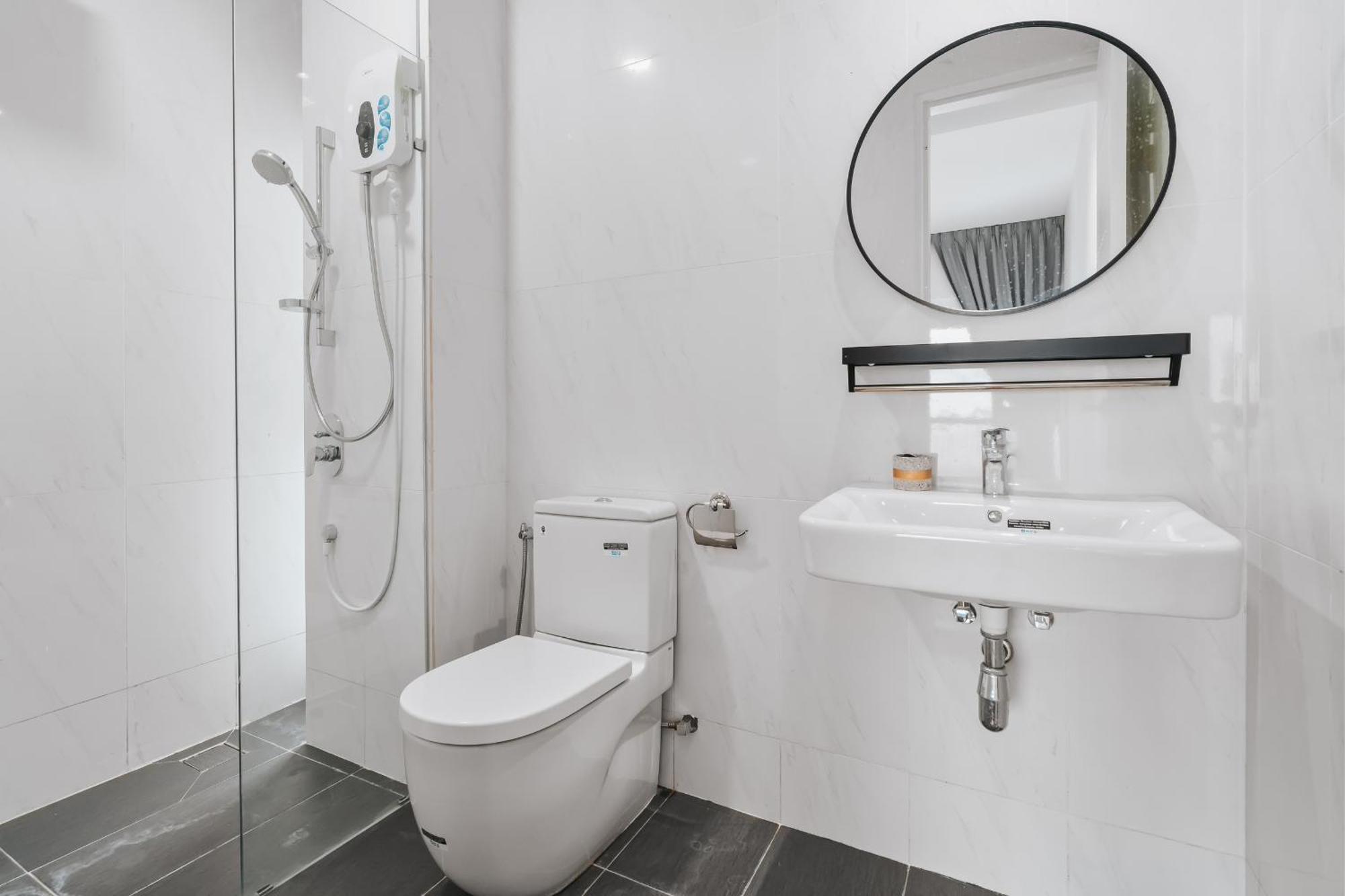 Nowhere 2br 4pax With Balcony Reizz Jalan Ampang *